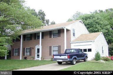 4223 Kincaid Ct, Chantilly, VA 20151 - photo 2