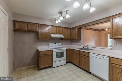 166 Queensbury Place unit 191, Doylestown, PA 18901 - photo 3