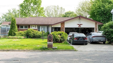 4107 Windward Dr, Lansing, MI 48911 - photo 2