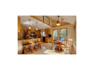 Updated kitchen and breakfast room