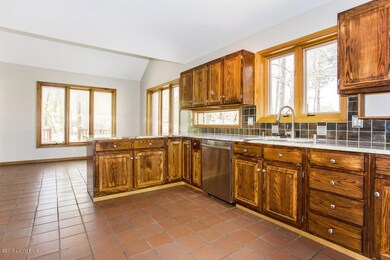 7 Kitchen (Medium)