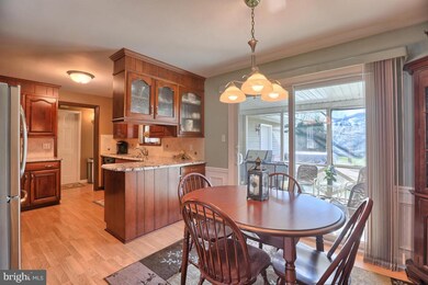 8 Country Dr, Leola, PA 17540 - photo 4