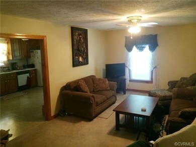 13x22 Family Room! Carpet 2006. Ceiling Fan.