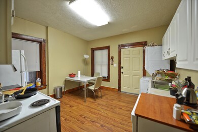 1st_kitchen1a