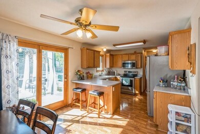 kitchen/dining area