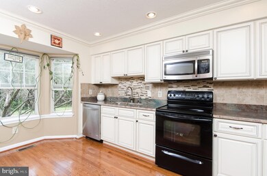 3611 Buckeye Ct, Fairfax, VA 22033 - photo 3