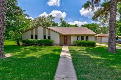 7415 Deep Forest Dr, Houston, TX 77088 - photo 4