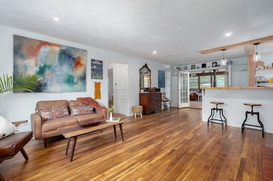 1040 E Kingsbury St-6