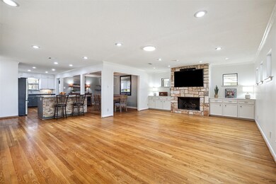 Large open living space - great for large gatherin