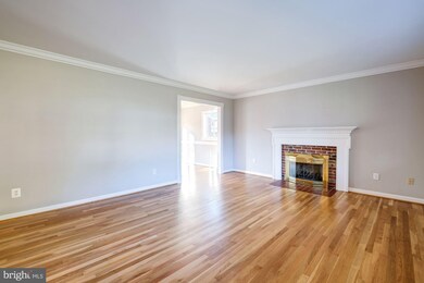 9502 Farmview Ct, Fairfax, VA 22032 - photo 6