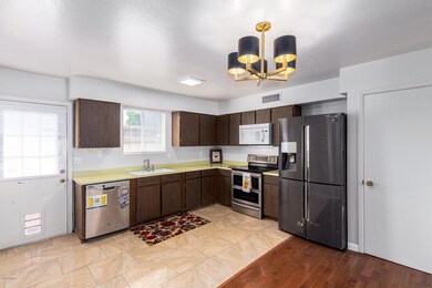 3310 W Del Monico Ln, Phoenix, AZ 85051 - photo 5