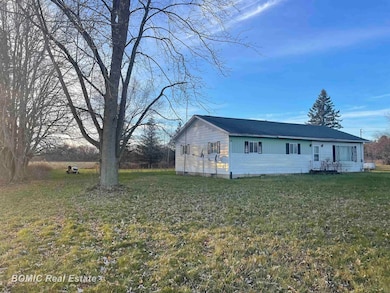6455 N Carter Rd, Pinconning, MI 48650 - photo 4
