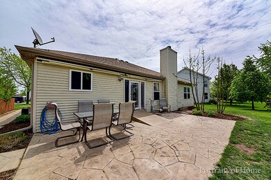 1412 Oakland Cir, North Aurora, IL 60542 - photo 2