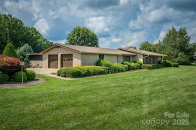 2813 Lakeview Dr, Lenoir, NC 28645 - photo 2