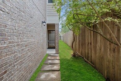 716 Waverly St unit A, Houston, TX 77007 - photo 2