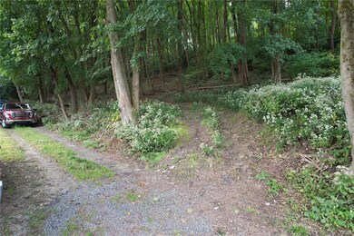 308 S Walnut St unit Rear, Slatington, PA 18080 - photo 3