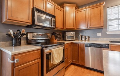 872WcrestwoodSt-10