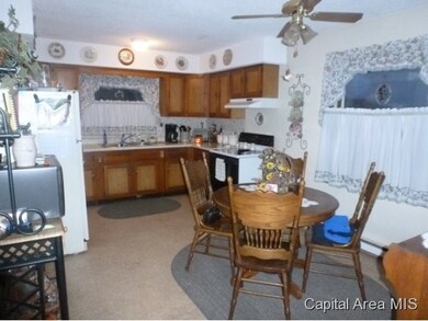 7 Villa Dr, Virginia, IL 62691 - photo 4