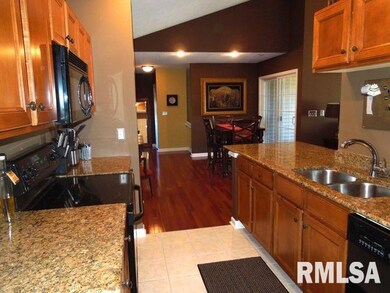 4511 N Thornhill Dr unit 204C, Peoria, IL 61615 - photo 3