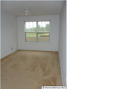 37 Farnworth Close unit 518, Freehold, NJ 07728 - photo 3