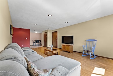 1 Hallmark Gardens unit 8, Burlington, MA 01803 - photo 4