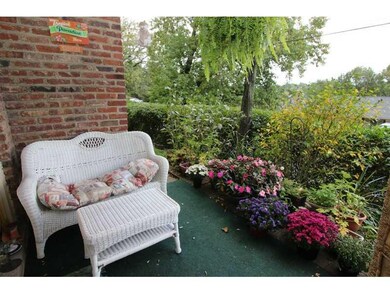 1070 Chatham Park Dr unit J, Pittsburgh, PA 15216 - photo 3