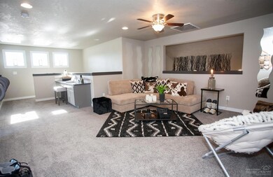 1558 W Williamson Ave, Sisters, OR 97759 - photo 4