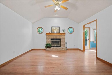 1124 N Ponca Dr, Independence, MO 64056 - photo 4