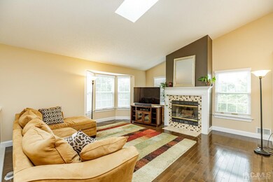 255 Columbus Dr unit 1910, Franklin Park, NJ 08823 - photo 4