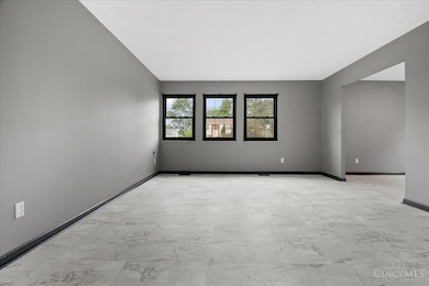 1465 Hartwood Dr, Cincinnati, OH 45240 - photo 4