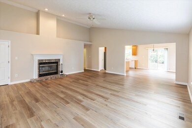 12283 Chiseled Stone Dr, Fishers, IN 46037 - photo 4