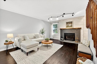 Engineered hardwood throughout