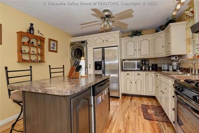 2429 Childress Rd, Alum Creek, WV 25003 - photo 6