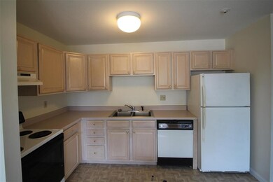 73 E Broadway unit Z, Derry, NH 03038 - photo 2