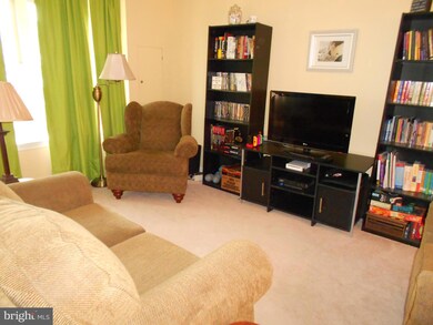 421 Maple Glen Cir unit 421, Pottstown, PA 19464 - photo 4