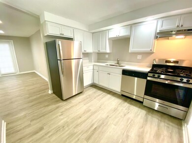 This kitchen is simply stunning! Brand new cabinet