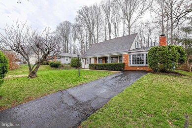 12823 Melville Ln, Fairfax, VA 22033 - photo 4