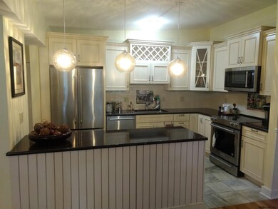 125 Circular St unit 3, Saratoga Springs, NY 12866 - photo 3