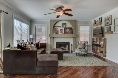 1537 E Vaughn Ave-13