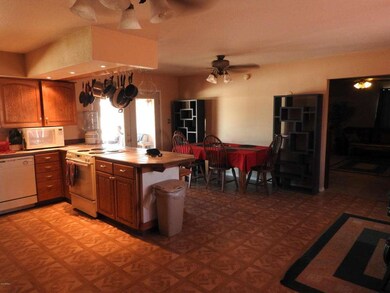 Large Open Eat In Kitchen