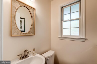 7916 Cindy Ln, Bethesda, MD 20817 - photo 4