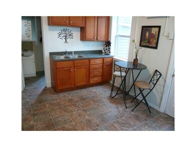 1128 10th St SE, Cedar Rapids, IA 52401 - photo 3