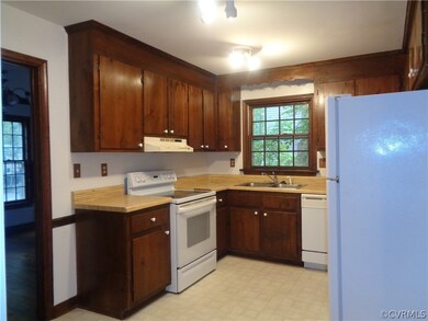 Kitchen area with lots of cabinets for storage.