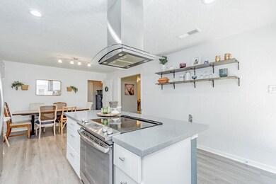 16930 Creek Line Dr, Friendswood, TX 77546 - photo 7