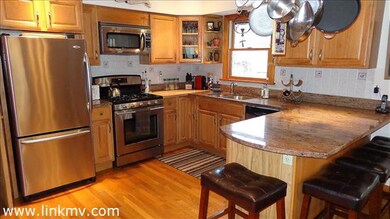 Kitchen Bar with seating