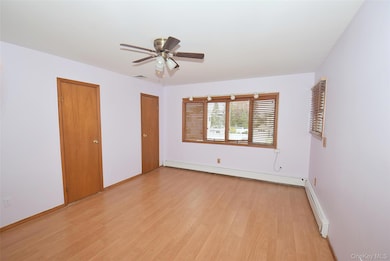 15 N Crescent Dr unit 2, Farmingdale, NY 11735 - photo 6