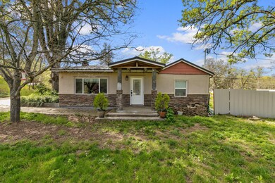 9417 Blackwell Rd, Central Point, OR 97502 - photo 2