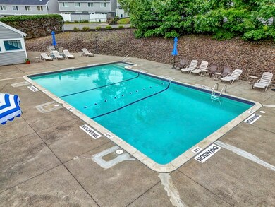 49 Meadow Pond Dr unit B, Leominster, MA 01453 - photo 4