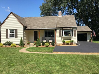 7 Windsor Dr, Schenectady, NY 12302 - photo 2