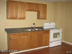 226 W Ridge St, Coaldale, PA 18218 - photo 3